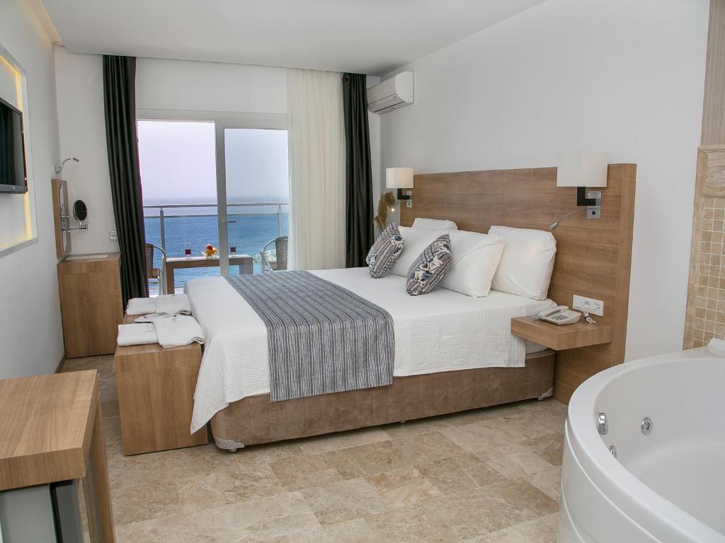 Rhapsody Hotel Kaş Rom bilde